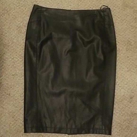 Romeo and Juliet faux leather skirt - Picture 2 of 5